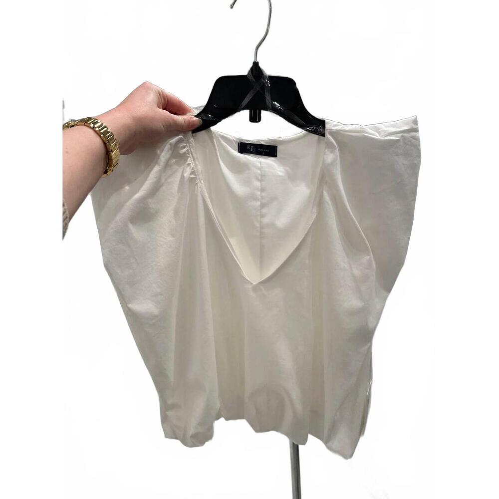 NEW KLD. SIGNATURE women's vneck flowy bubble hemmed top in white